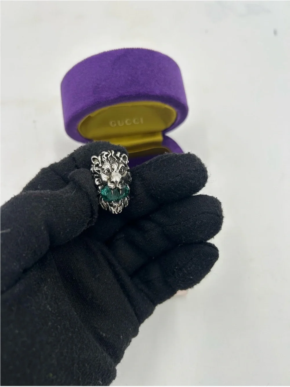 Unisex Gucci, silver Lionhead ring with green crystal in mouth size 4.5